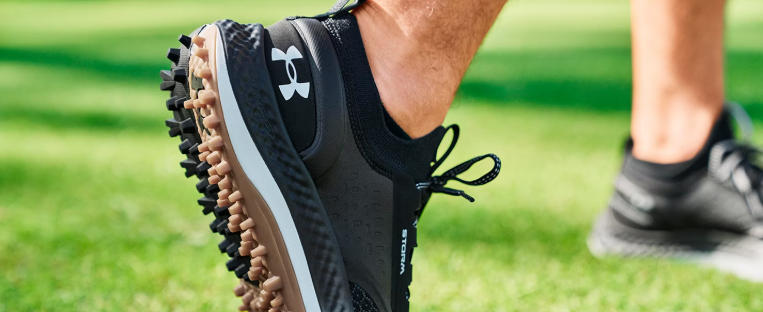 Spiked vs Spikeless Golf Shoes